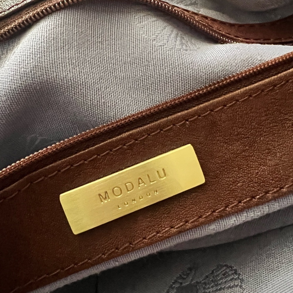 Modalu London Brown Leather Shoulder Bag with Braided Detail - Picture 8 of 15